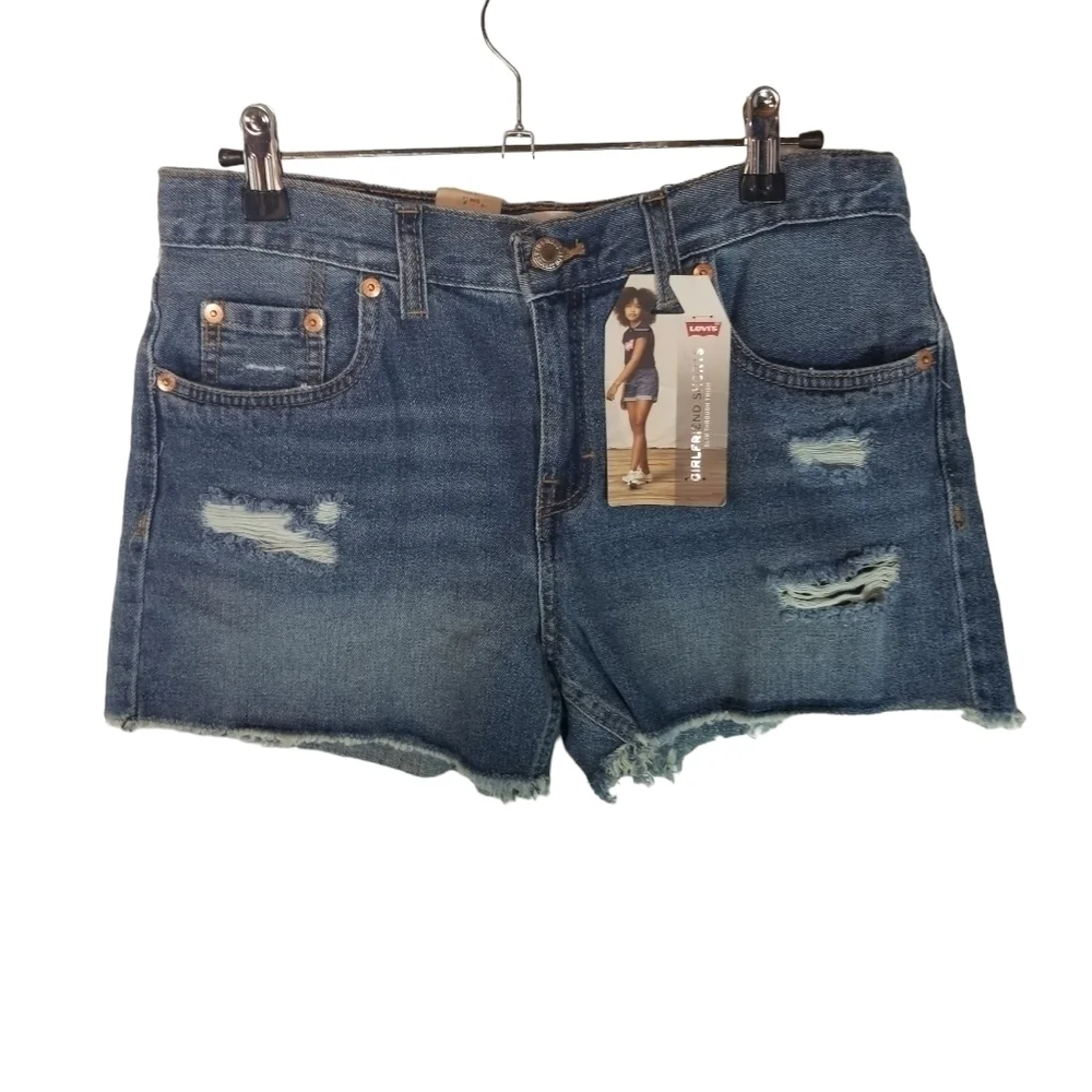 Levis girlfriend slim through thigh shorts